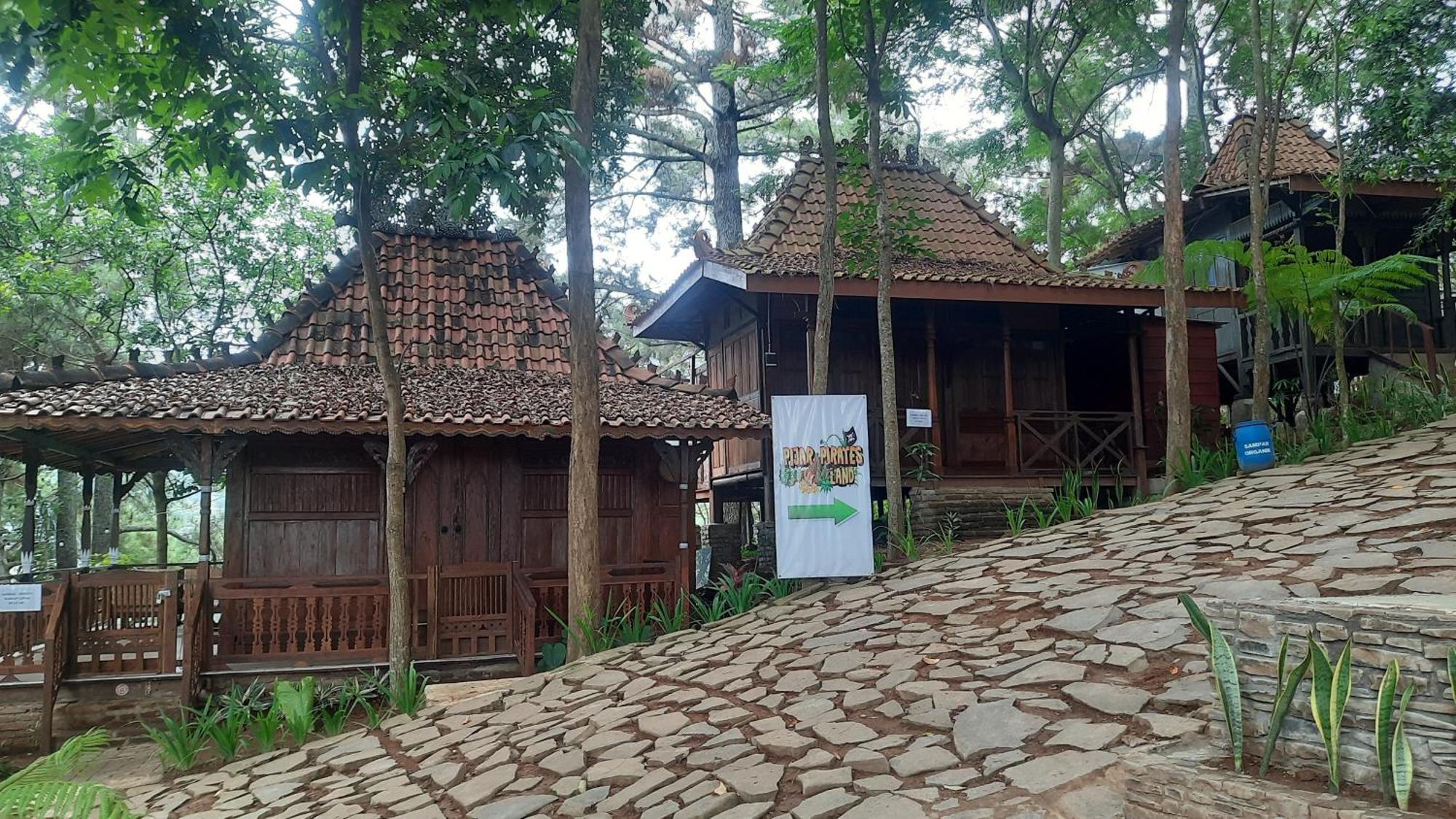 Pijar Resort Powered By Cocotel Kudus Exterior foto